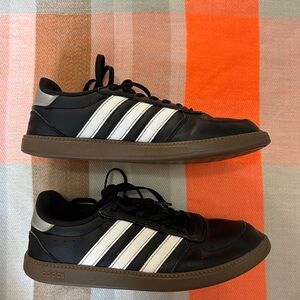 Adidas Women’s Sneakers 👟